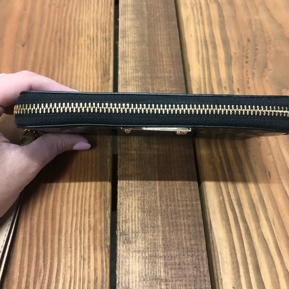 Michael Kors black wallet - Picture 8 of 11